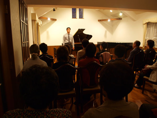 <span>ピアノと落語の夕べにて</span>　2010/06
