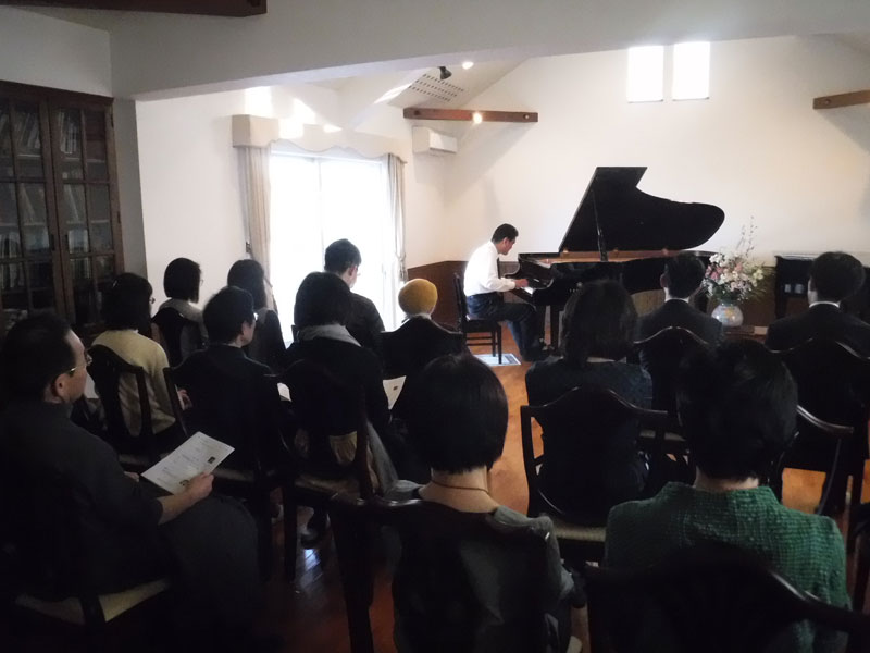 <span>東日本大震災復興支援チャリティーコンサート</span>　2019/03/09　Casa de Muzicaにて。祈りを込めて演奏致しました。