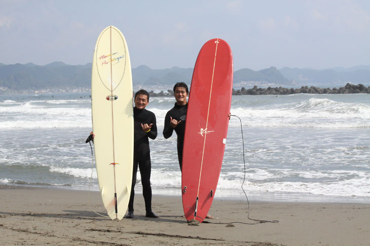 <span>Polepositionの伊藤社長と。</span>　2011/10/10　今年も元旦にサーフィンをしてきました。